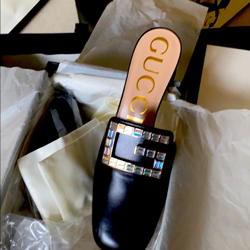 Ladies beautiful shoes dressy G black. Authentic